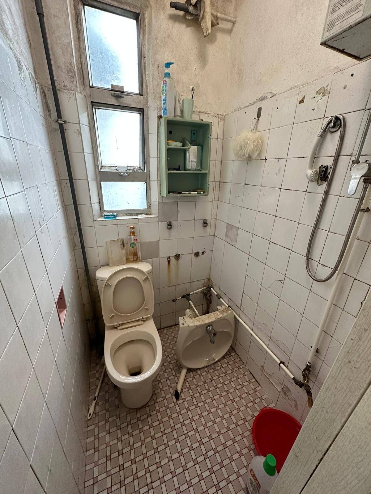 Community Resilience Project has supported the repair of emergency items: before repairing.